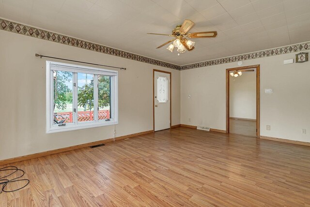 302 Wabash Ave, Campus, IL 60920 - spare room with light wood-type flooring, a ceiling fan, and baseboards