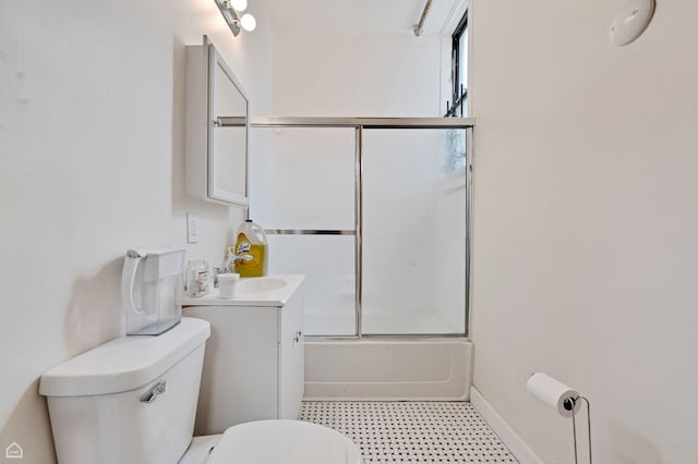 1347 E Hyde Park Blvd, Chicago, IL 60615 - bathroom with toilet, vanity, enclosed tub / shower combo, tile patterned floors, and baseboards