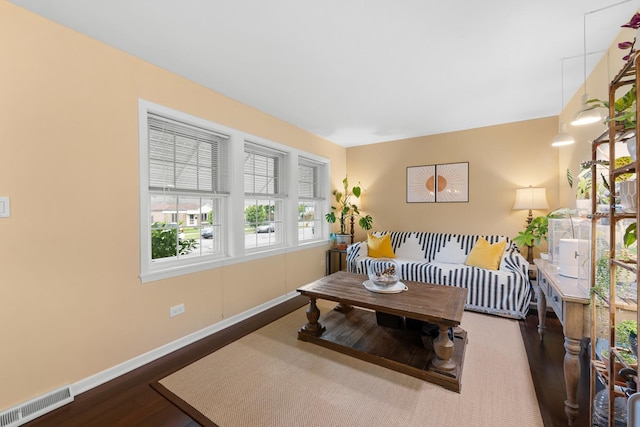 5111 S Luna Ave, Chicago, IL 60638 - living area with wood finished floors and baseboards