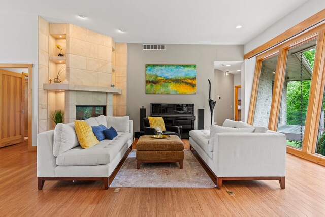 515 Stone Ridge Ln, Cherry Valley, IL 61016 - living area featuring wood finished floors, a fireplace, and recessed lighting