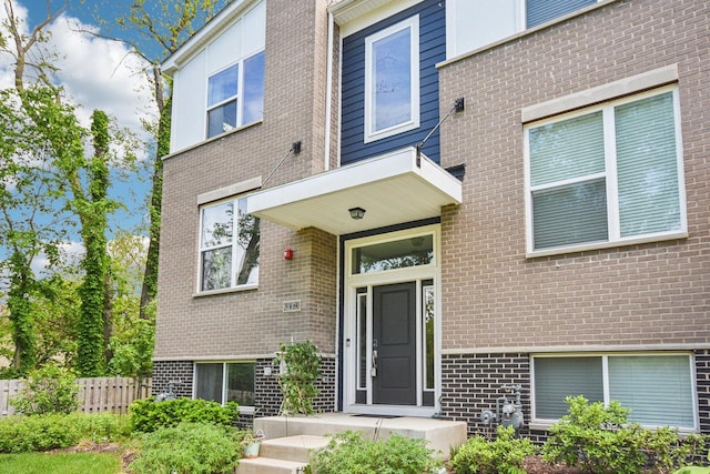 29W690 Cambridge Ct, Warrenville, IL 60555 - doorway to property featuring brick siding