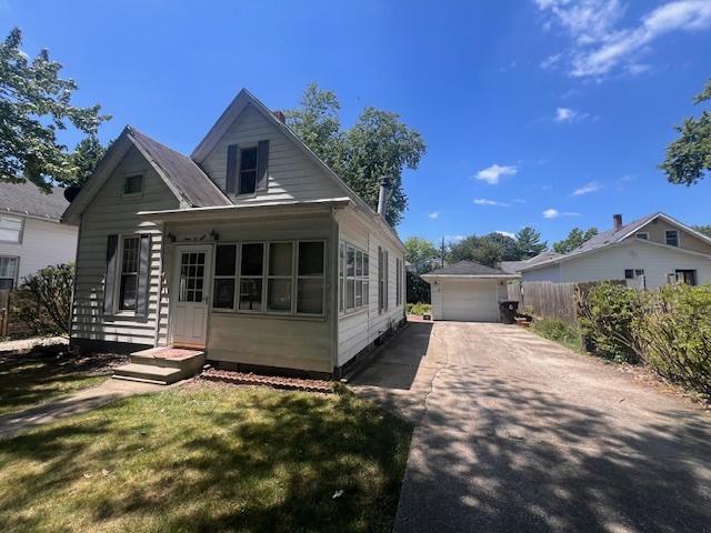 409 S E St, Clinton, IL 61727 - photo 1