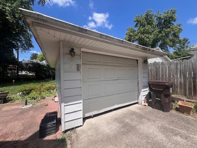 409 S E St, Clinton, IL 61727 - photo 2