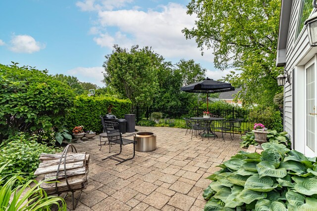 36955 N Fox Hill Dr, Wadsworth, IL 60083 - fenced backyard with a patio