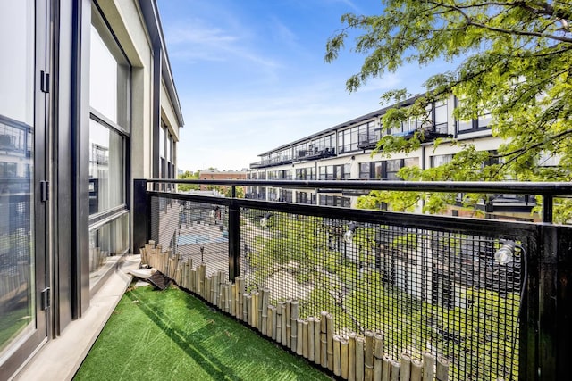 1033 W 14th Pl Unit 337, Chicago, IL 60608 - view of balcony