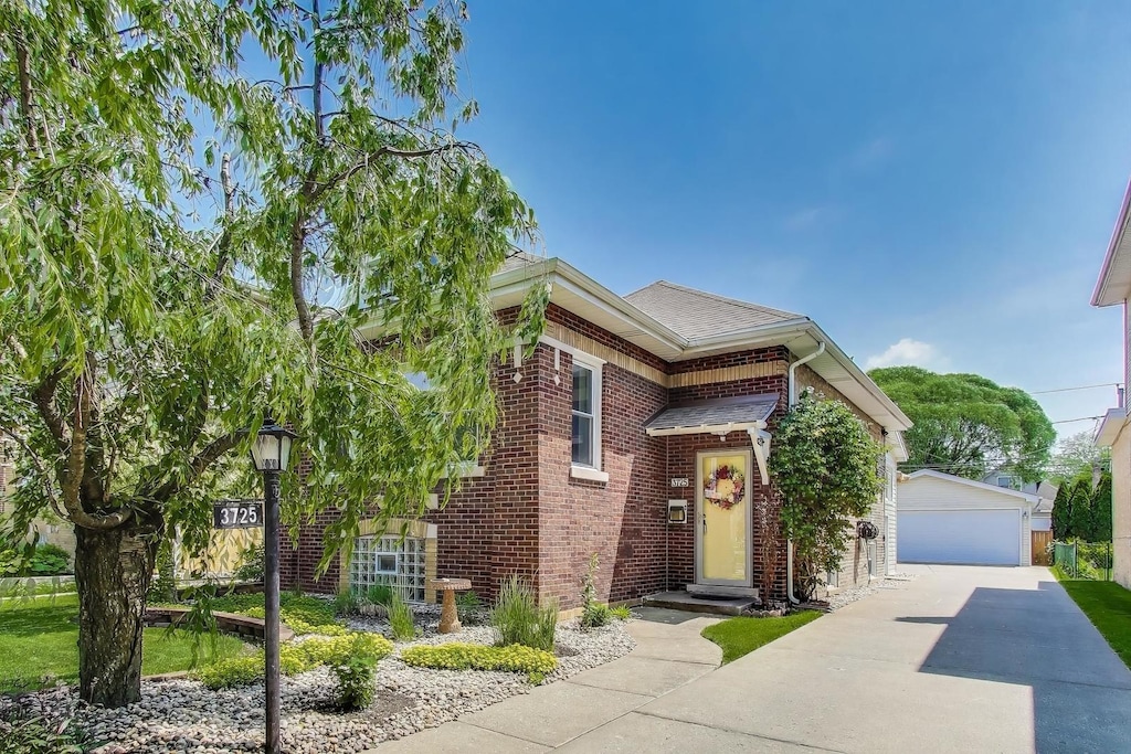 3725 Raymond Ave, Brookfield, IL 60513 - photo 1