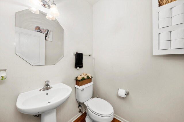 3210 Drury Ln, Carpentersville, IL 60110 - bathroom featuring a sink, toilet, and baseboards