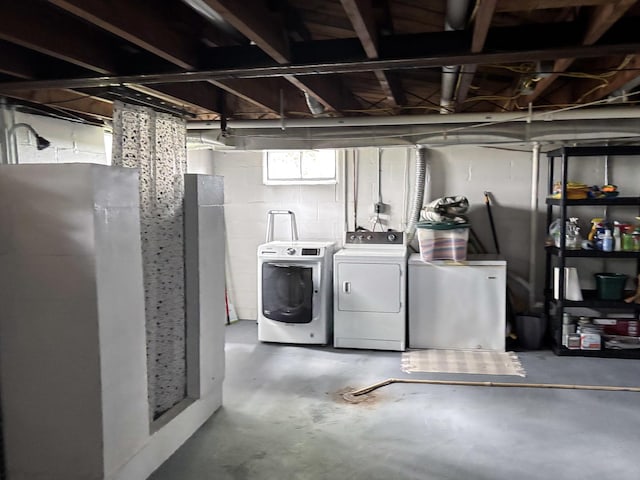 1711 17th Ave, Sterling, IL 61081 - below grade area featuring washing machine and clothes dryer and concrete block wall