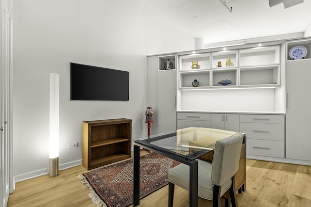 333 N Canal St Unit 2804, Chicago, IL 60606 - office space with light wood-style floors, vaulted ceiling, and baseboards