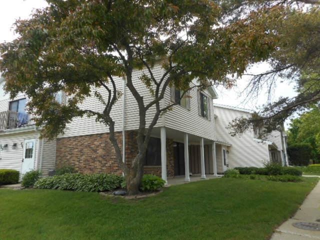 464 Buchanan Ct, Vernon Hills, IL 60061 - view of home's exterior with a lawn