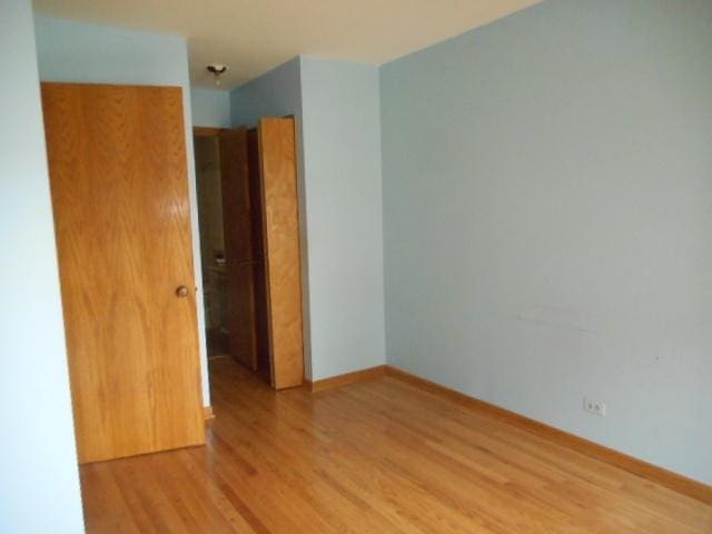 464 Buchanan Ct, Vernon Hills, IL 60061 - empty room with light wood-type flooring and baseboards