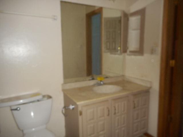 464 Buchanan Ct, Vernon Hills, IL 60061 - bathroom featuring vanity and toilet