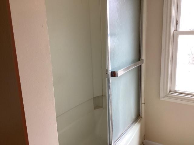 416 10th Ct, Saint Charles, IL 60174 - full bath with a shower with shower door