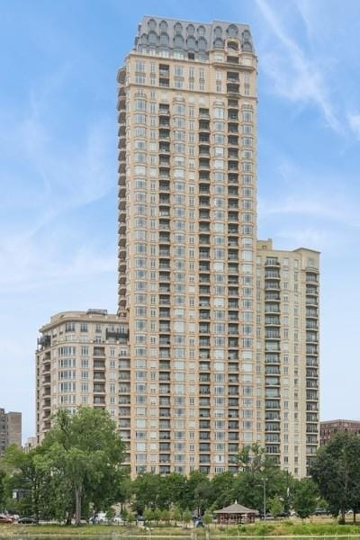 2550 N Lakeview Ave Unit 704, Chicago, IL 60614 - photo 2