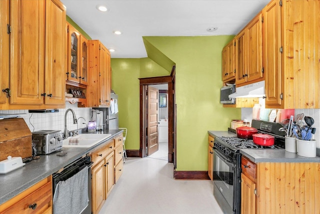 138 N Elm St, Paxton, IL 60957 - kitchen featuring black range with gas stovetop, dishwashing machine, a sink, under cabinet range hood, and backsplash