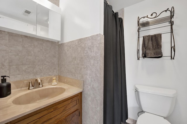 5739 W 63rd St Unit 3S, Chicago, IL 60638 - full bathroom with tile walls, vanity, and a shower with curtain