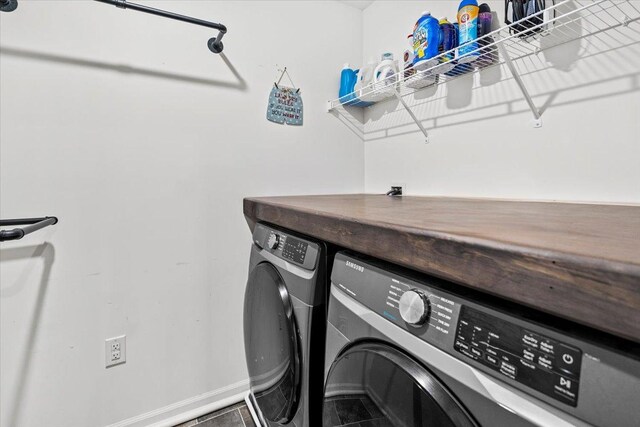 6904 Spruce Ct, Wonder Lake, IL 60097 - laundry room featuring washing machine and clothes dryer, baseboards, and tile patterned floors