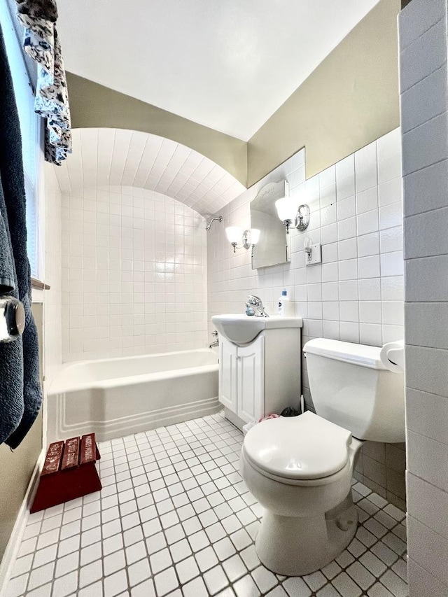 9214 S Sacramento Ave, Evergreen Park, IL 60805 - full bath featuring tile patterned floors, toilet, vanity, and bathtub / shower combination