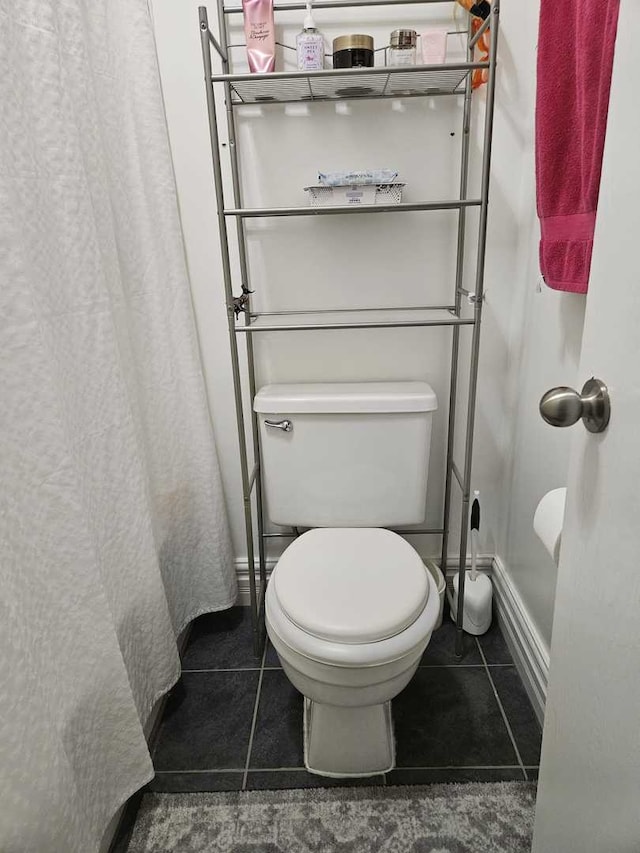 441 Commanche Trl, Wheeling, IL 60090 - full bath with tile patterned flooring, toilet, and a shower with shower curtain