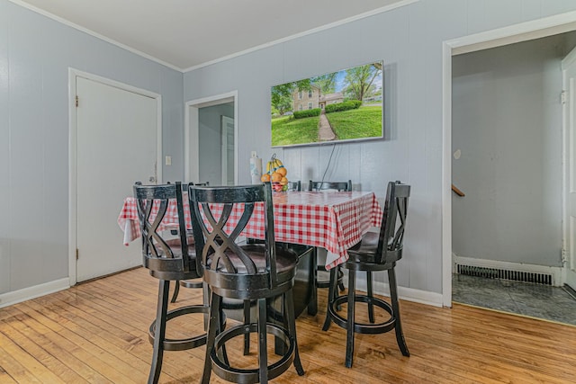 552 Walnut Ave, Elgin, IL 60123 - dining area featuring hardwood / wood-style floors, ornamental molding, and baseboards