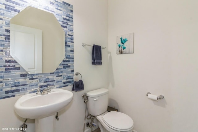 3751 Peregrine Way, Elgin, IL 60124 - half bath with toilet and backsplash