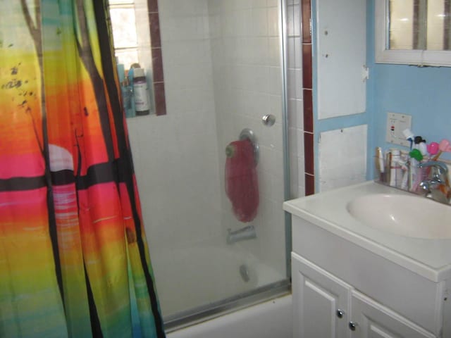 2339 N Kilbourn Ave, Chicago, IL 60639 - full bath with shower / tub combo and vanity