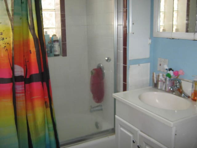 2339 N Kilbourn Ave, Chicago, IL 60639 - full bathroom featuring vanity and bath / shower combo with glass door