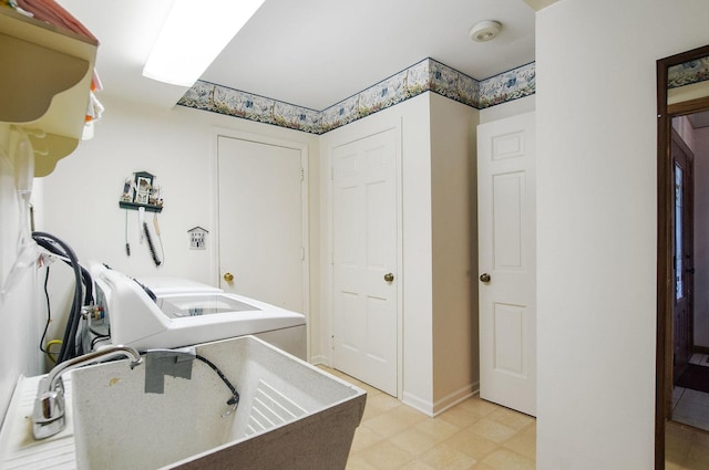 1128 N King Charles Ct, Palatine, IL 60067 - laundry area featuring washer / dryer and light flooring