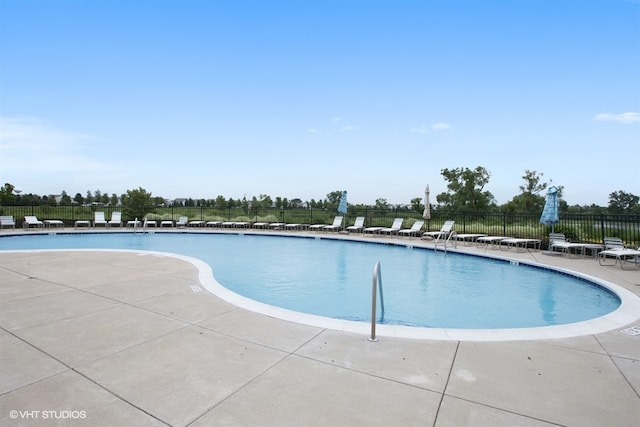 3332 Sheridan Ln, Mundelein, IL 60060 - community pool featuring a patio area