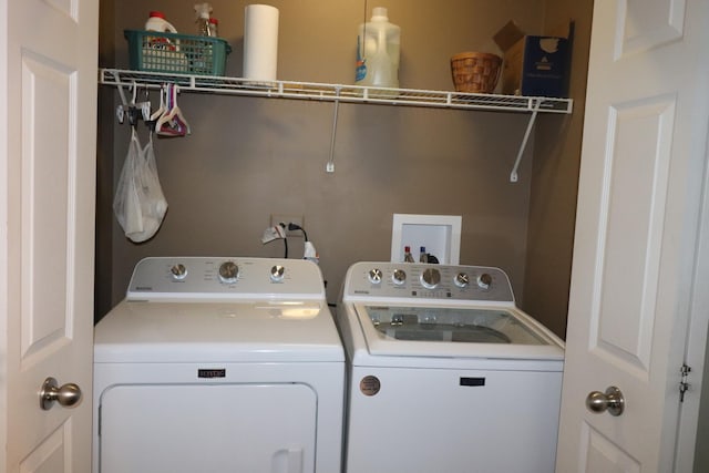 1900 Waverly Ln, Algonquin, IL 60102 - laundry room featuring washing machine and clothes dryer