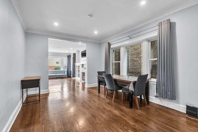 6210 N Francisco Ave, Chicago, IL 60659 - dining area featuring hardwood / wood-style flooring, crown molding, baseboards, and recessed lighting