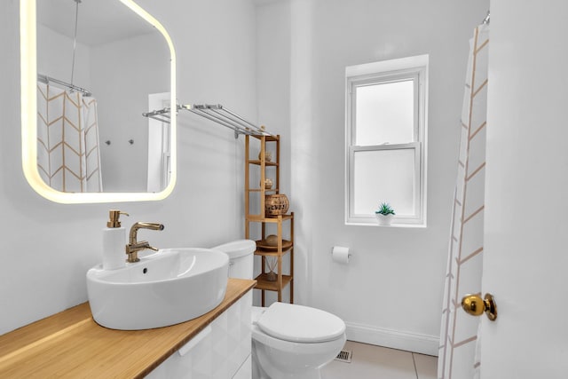 6210 N Francisco Ave, Chicago, IL 60659 - full bathroom with toilet, vanity, and baseboards