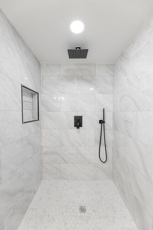 5544 S California Ave, Chicago, IL 60629 - bathroom with a tile shower