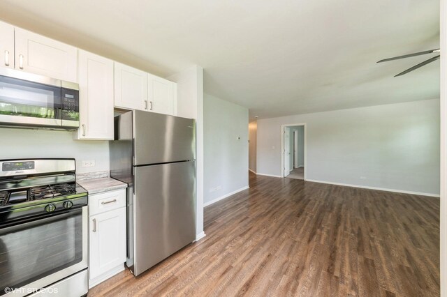 527 E Shagbark Ln Unit H, Streamwood, IL 60107 - kitchen with appliances with stainless steel finishes, light wood-style flooring, white cabinetry, light countertops, and open floor plan