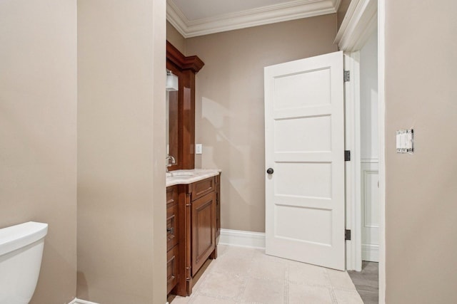 3926 N Greenview Ave, Chicago, IL 60613 - bathroom with crown molding, toilet, vanity, and baseboards