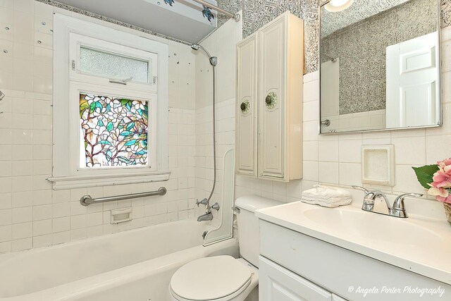 617 Colville Pl, Waukegan, IL 60087 - full bath with tile walls, vanity, shower / bathtub combination, toilet, and tasteful backsplash