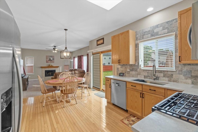 32526 Pilgrims Ct, Lakemoor, IL 60051 - kitchen featuring stainless steel appliances, a sink, a ceiling fan, and light countertops