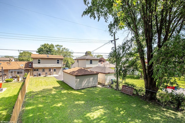 4037 W 90th Pl, Hometown, IL 60456 - view of yard featuring an outbuilding