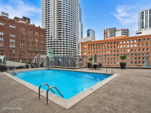 111 E Chestnut St Unit 40C, Chicago, IL 60611 - community pool with a city view