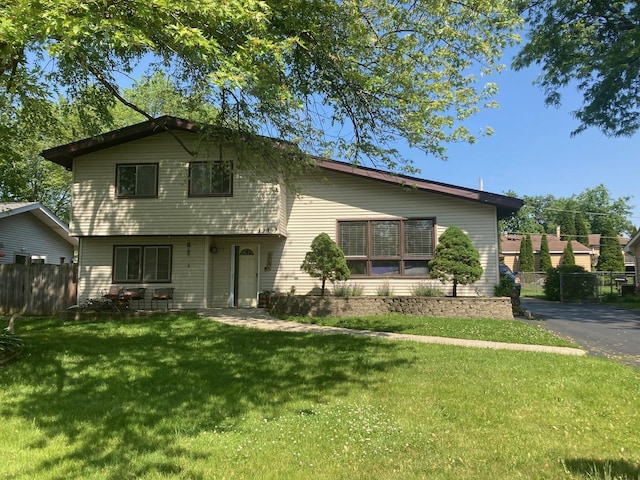 111 Magnolia Ln, Lindenhurst, IL 60046 - view of front facade