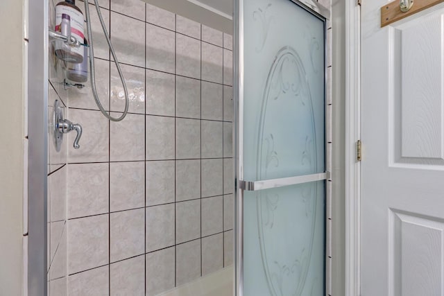 833 Summerfield Dr, Roselle, IL 60172 - bathroom featuring a stall shower