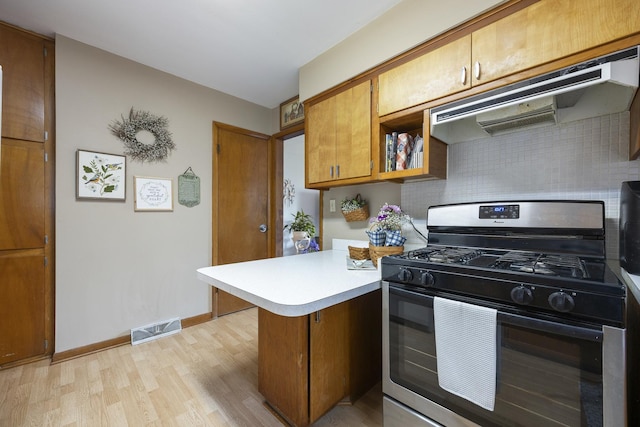 931 Sunset Rd, Wheaton, IL 60189 - kitchen featuring gas range, a peninsula, exhaust hood, light wood finished floors, and backsplash