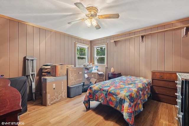 359 N Shady Ln, Elmhurst, IL 60126 - bedroom with wood finished floors and ceiling fan