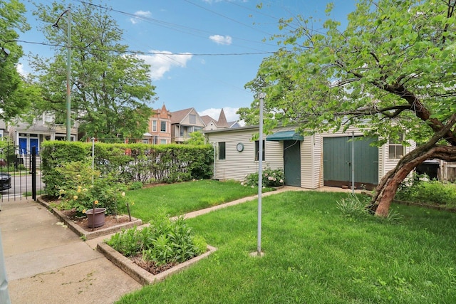 2559 N Saint Louis Ave, Chicago, IL 60647 - view of yard with an outdoor structure