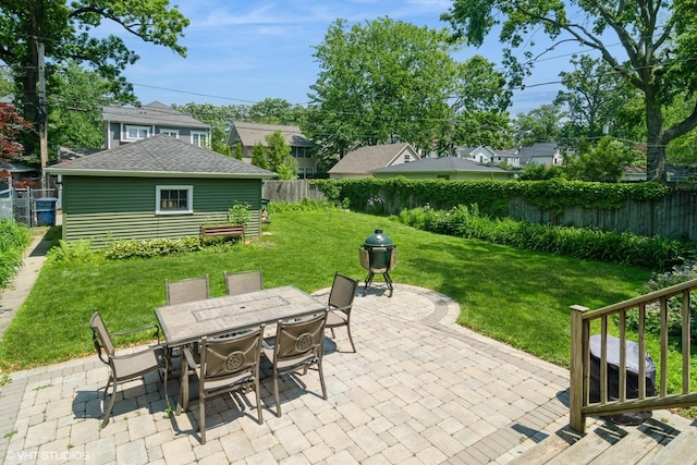 2617 Thayer St, Evanston, IL 60201 - fenced backyard with a patio area and outdoor dining area