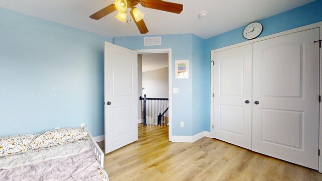 1313 W Ridge Ln, Champaign, IL 61822 - unfurnished bedroom with light wood-type flooring, a closet, and a ceiling fan