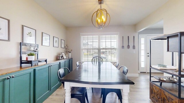 1313 W Ridge Ln, Champaign, IL 61822 - dining area featuring light wood-style flooring and a chandelier