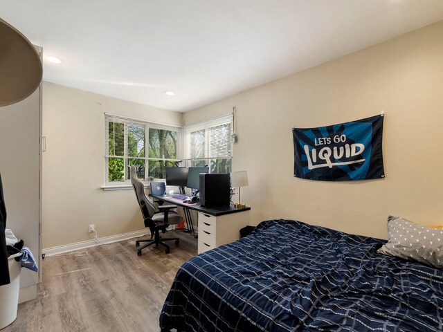 225 S Gladstone Ave, Aurora, IL 60506 - bedroom featuring light wood finished floors, baseboards, and recessed lighting
