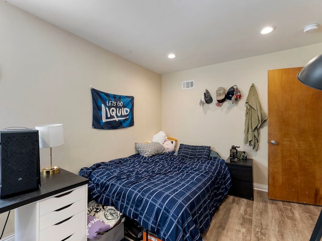225 S Gladstone Ave, Aurora, IL 60506 - bedroom featuring wood finished floors, recessed lighting, and baseboards