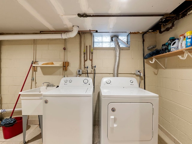 225 S Gladstone Ave, Aurora, IL 60506 - laundry room with washing machine and clothes dryer